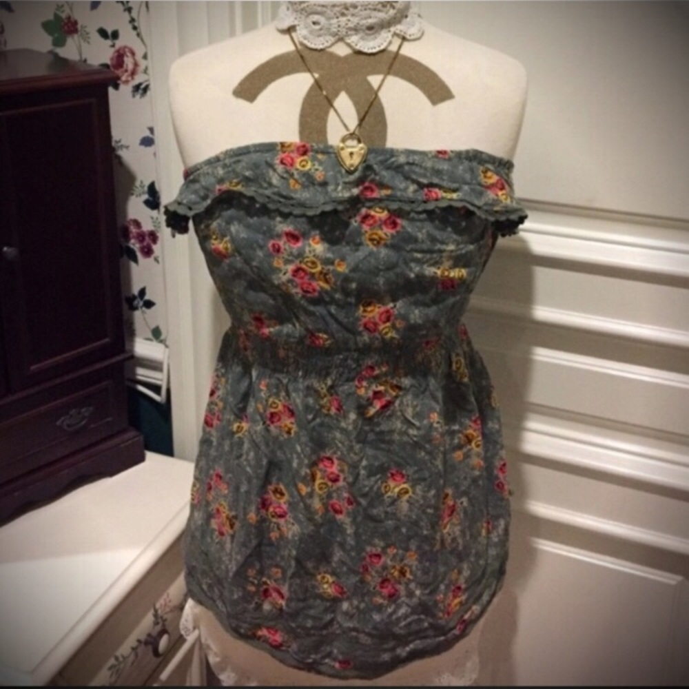 🌺 Adorable Ruffled Floral Tube Top